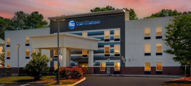 贝斯特韦斯特多斯韦尔酒店(Days Inn by Wyndham Doswell at the Park)图片