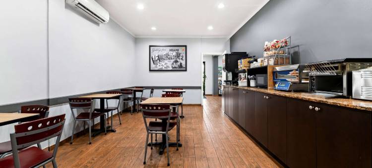 佛罗里达市霍姆斯特德大沼泽地速 8 酒店(Super 8 by Wyndham, Florida City/Homestead/Everglades)图片