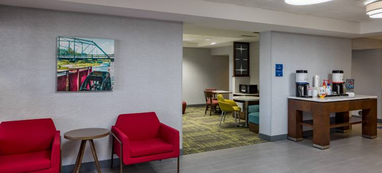 本顿维尔—罗吉斯欢朋酒店(Hampton Inn Bentonville/Rogers)图片