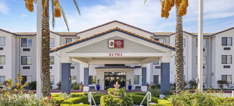 普勒斯埃尔西诺湖贝斯特韦斯特优质套房酒店(Best Western Plus Lake Elsinore Inn  Suites)图片