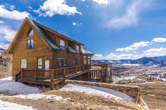 Expansive Deck and Mountain Views - Charming Colorado Retreat