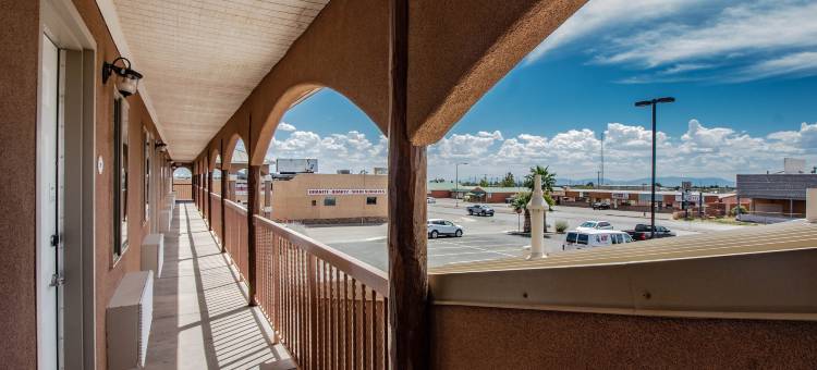 阿拉莫戈多郊区开放式客房(Suburban Studios Alamogordo)图片