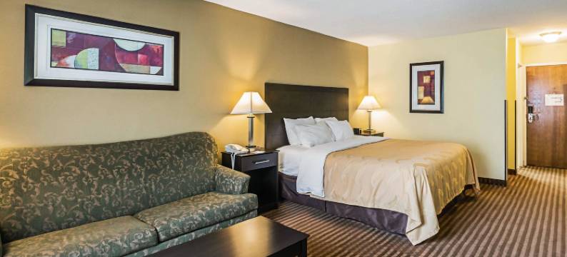 弗罗斯特堡坎伯兰凯艺套房酒店(Quality Inn & Suites Frostburg-Cumberland)图片