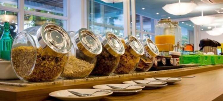 金色郁金香瓜鲁雅酒店(原名德尔芬冲浪酒店)(Golden Tulip Guarujá - Antigo Delphin Surf Hotel)图片