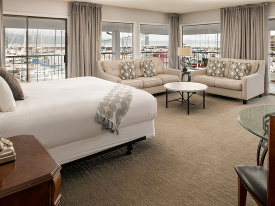 阿斯托里亚河滨旅馆