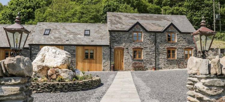 舒适谷仓 - 可睡8人，热水浴缸和乡村景观(Cosy Barn - Sleeps 8 Hot Tub & Countryside Views)图片