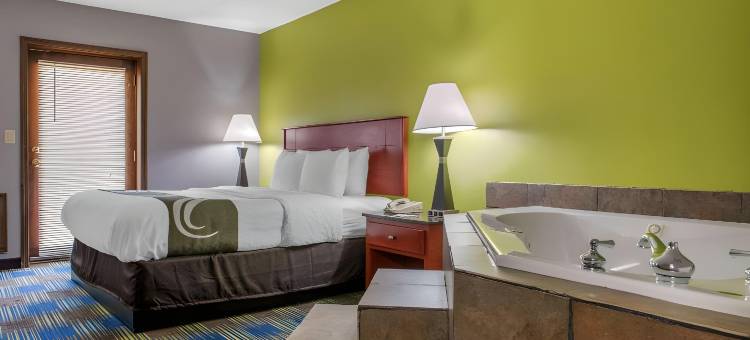 西贝德福德凯艺套房酒店(Quality Inn & Suites Bedford West)图片