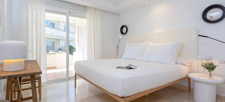 Bright apartment front of beach. Guadalmansa Beach图片