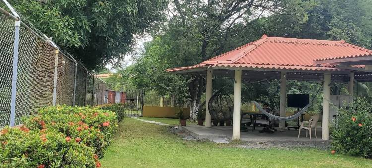 靠近海滩的舒适角落，带泳池(Cozy Corner With Pool Minutes Away From the Beach)图片