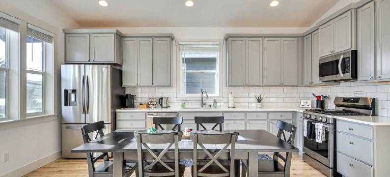 令人惊叹的斯蒂文森度假村，带山景！(Stunning Stevenson Retreat w/ Mountain Views!)图片