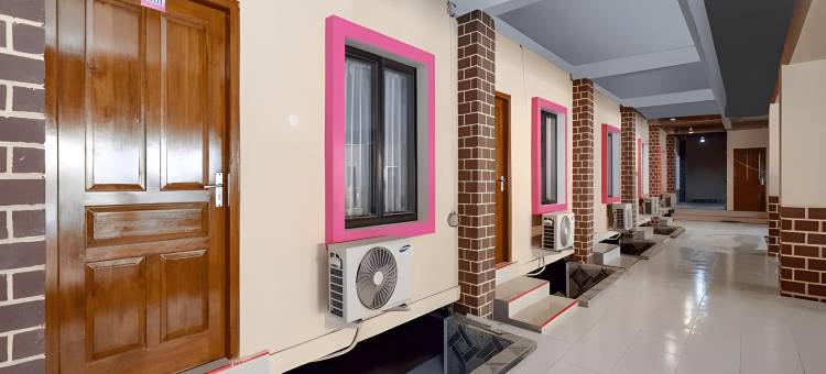 梭罗H&W红多兹酒店(RedDoorz at H&W Hotel Solo)图片