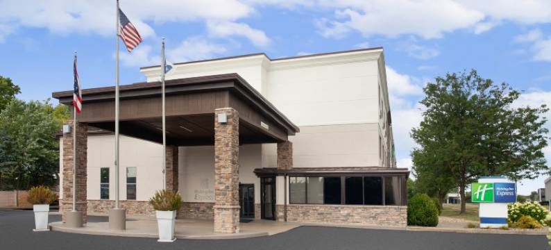 Holiday Inn Express 克利夫兰机场 - 布鲁克公园(Holiday Inn Express CLEVELAND AIRPORT - BROOK PARK by IHG)图片