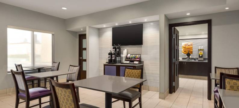 费尔菲尔德纳帕谷拉昆塔温德姆套房酒店(La Quinta Inn & Suites by Wyndham Fairfield - Napa Valley)图片