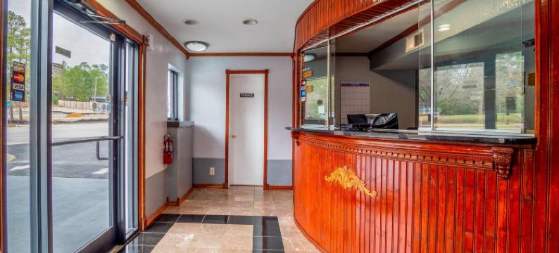 罗德威套房酒店-杰克逊堡(Rodeway Inn & Suites Fort Jackson)图片