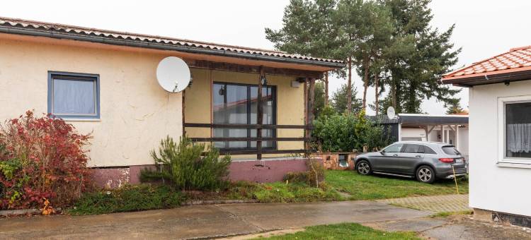 纳肯斯托夫的带花园舒适平房(Gemütlicher Bungalow Mit Garten Und Whirlpool in Nakenstorf)图片