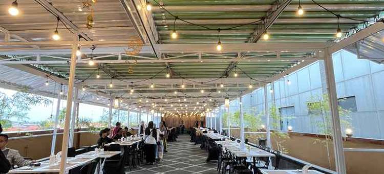 雷兹皇宫酒店(Riez Palace Hotel)图片