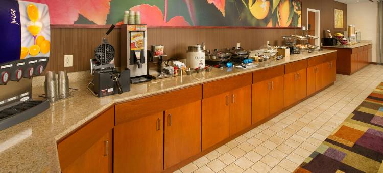 马歇尔万枫酒店及套房(Fairfield Inn & Suites Marshall)图片