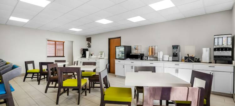 托玛红屋顶旅馆(Red Roof Inn & Suites Tomah)图片