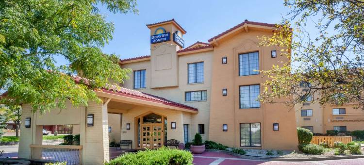 阿灵顿高地戴斯套房酒店(Days Inn & Suites by Wyndham Arlington Heights)图片