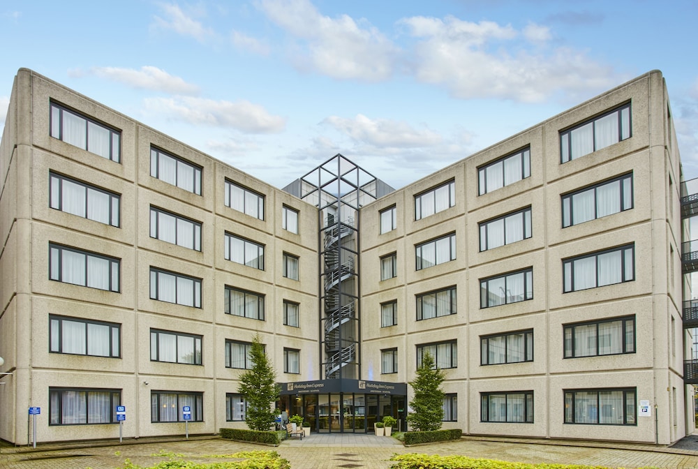 Holiday Inn Express AMSTERDAM - SCHIPHOL by IHG Over view