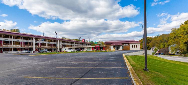OYO伊利诺伊莫林市区I-74北酒店(Americas Best Value Inn Moline)图片