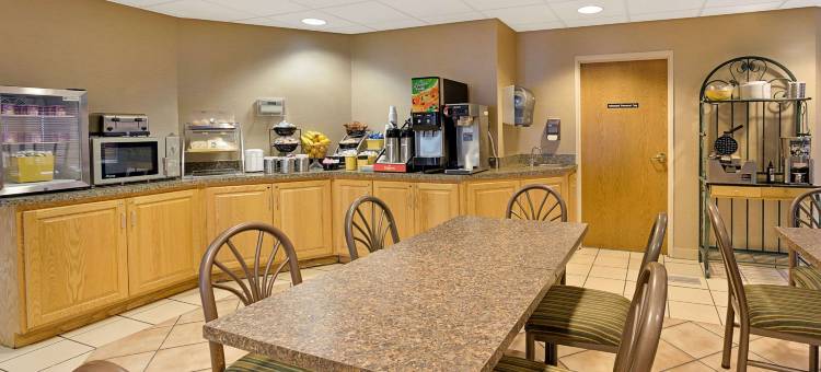 伊根明尼苏达戴斯酒店-近美国购物中心(Days Inn by Wyndham Eagan Minnesota Near Mall of America)图片