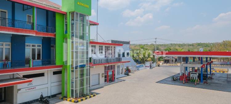 格兰德肯卡纳沙里亚旅馆尼尔威萨塔巴哈里拉蒙甘-红门酒店Mitra(Grand Kencana Guesthouse Syariah Near Wisata Bahari Lamongan)图片