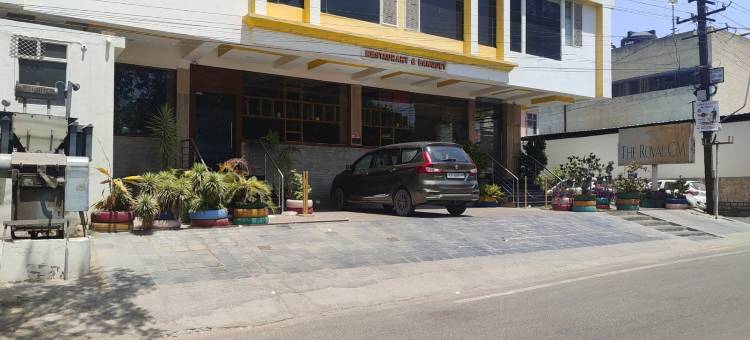 Treebo 皇家CM酒店, 距离城市宫殿4公里(Hotel The Royal Cm-Bani Park)图片