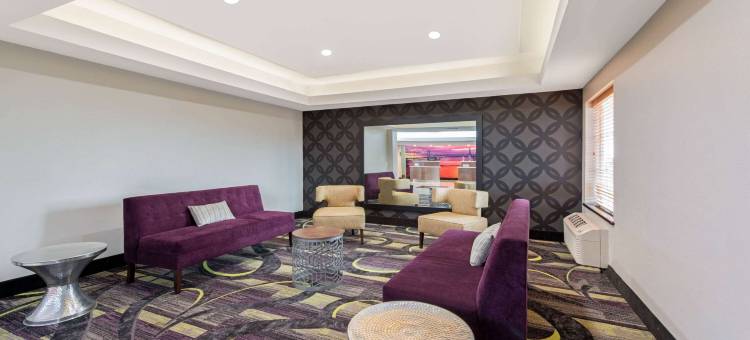 布里奇市拉昆塔温德姆套房酒店(La Quinta Inn & Suites by Wyndham Bridge City)图片