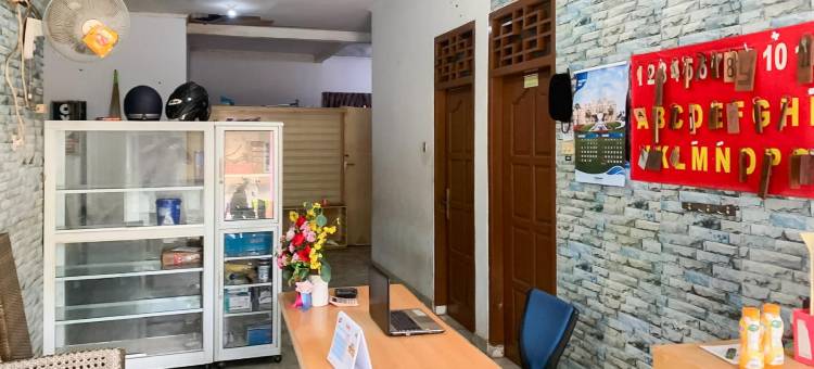 OYO Life 93342 雅丝敏伊斯兰旅馆(RedDoorz Syariah Way Halim Lampung)图片