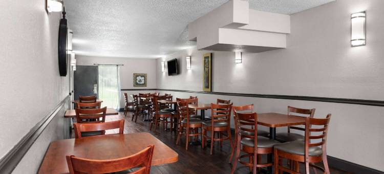 怀尔德伍德I-75温德姆戴斯酒店(Days Inn by Wyndham Wildwood I-75)图片