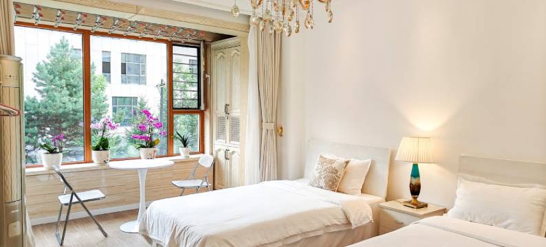 大学阳光网红墙季节空间民宿(公园路分店)图片