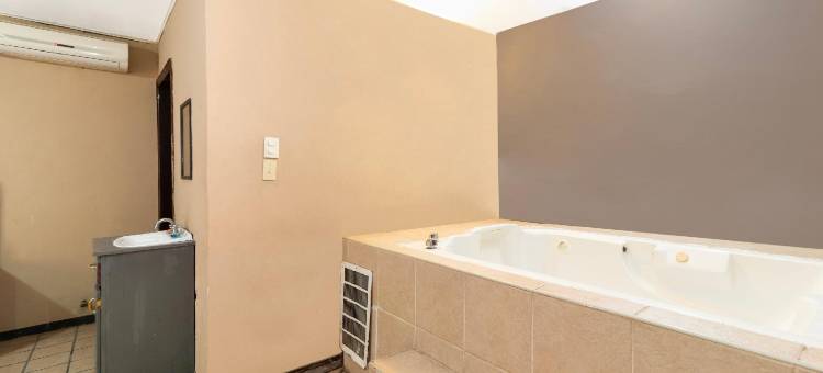 OYO赤湾酒店，奇瓦瓦球场(OYO Hotel Real Del Sur, Estadio Chihuahua)图片