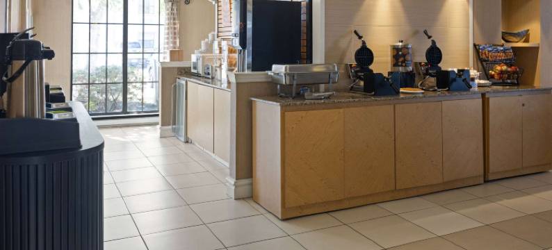 匹兹堡机场拉昆塔温德姆酒店(La Quinta Inn by Wyndham Pittsburgh Airport)图片