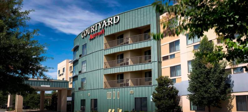 斯泰茨维尔莫尔斯威尔/诺曼湖万怡酒店(Courtyard Statesville Mooresville/Lake Norman)图片