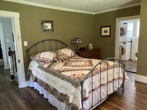 Hilltop Farmhouse with 3 Sunrise- Sunrise Porches Overlooking Hills and Holler