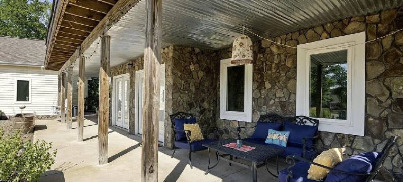 5 Bdrm Dog Friendly, Lake Access Getaway w/Playground, Fire Pit & More图片