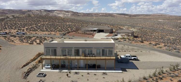 日出鲍威尔湖和羚羊峡谷-火盆、观星和观景别墅(Lake Powell Sunrise Villa by Antelope Canyon - Firepit, Stargazing & Scenic View)图片