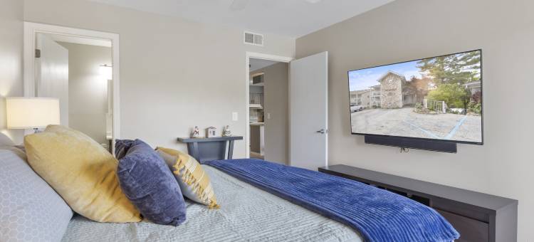 Spacious Deck and Breathtaking Views - Stunning Serene Retreat图片