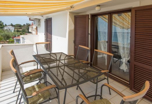 Maras Hotel Overview