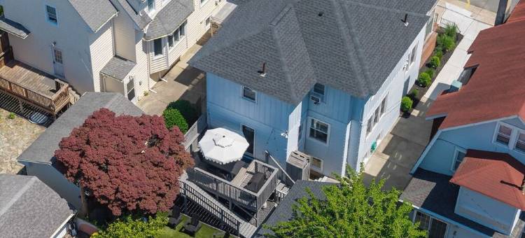 设计师海滨别墅, 距海滩仅数步 + 停车, 可住15人, 门廊 + 庭院(Sleeps 15, Designer Beach House w/ Yard + Porch, Steps to Beach + Parking)图片