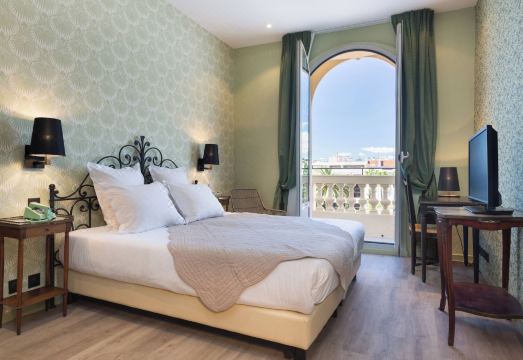 Hotel le Grimaldi by Happyculture Hotel Overview