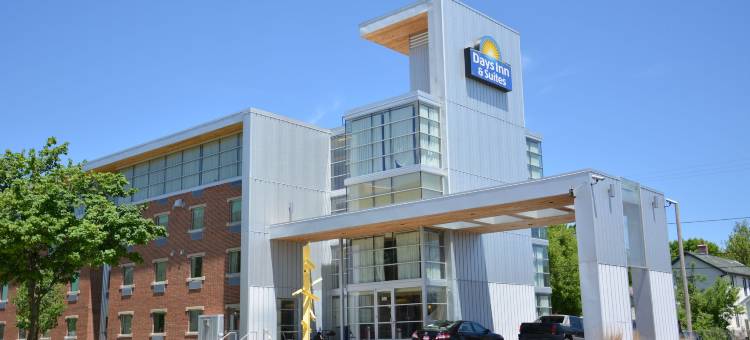 密尔沃基戴斯套房酒店(Days Inn & Suites by Wyndham Milwaukee)图片