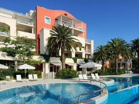 瓦伦蒂诺度假村