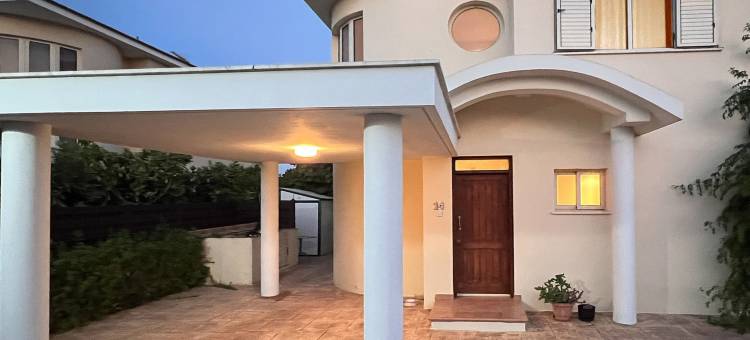 拉纳卡海滨别墅(Chelidonia Larnaca Seafront Villa)图片