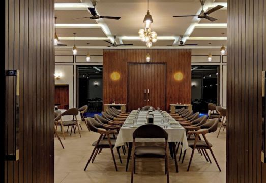 Bindiga Peak Resorts Hotel Overview