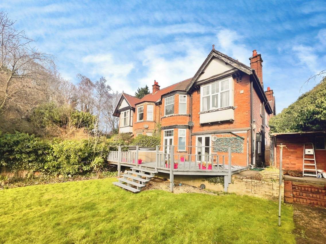 热水浴缸-花园-停车场-可住10人-距市中心10分钟(House-Sleeps10-HotTub-Garden-Parking-10MinToTown)