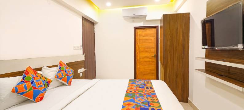 FabHotel Royal N Comforts图片