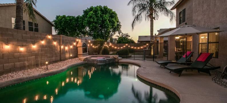 大型5卧室度假屋，配有游泳池，热水浴缸，游戏室！(Massive 5 Bdrm Getaway WPool, Hot Tub, Game Room)图片