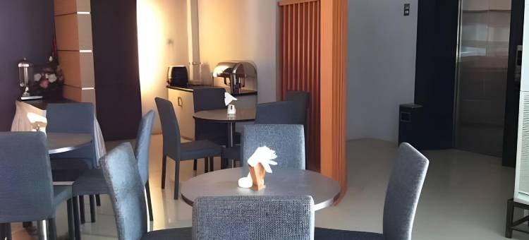 红多兹Plus酒店-近肯达里大陆酒店(RedDoorz Plus Near Hotel Benua Kendari)图片